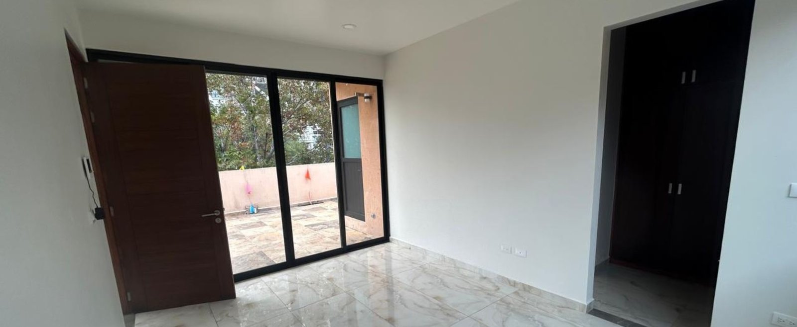 Residencia Terra — Área social y comedor iluminado